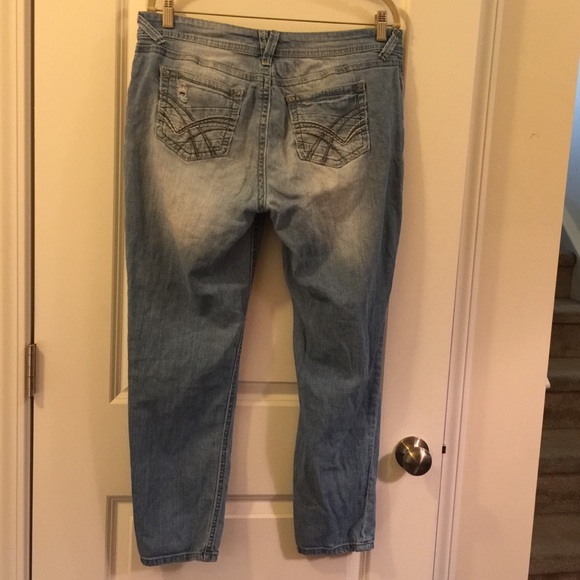 Distressed jeans - Picture 2 of 6